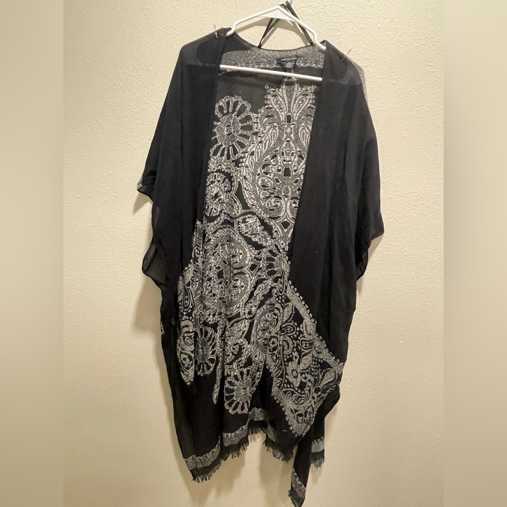 American Eagle Outfitters Black and White Kimono